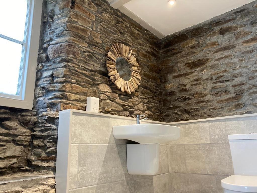 "Prospect House" - Two Private Apartments In This 17Th Century Cottage - Apartment 2 Has A Kids Cabin Bunk Room - Book Both Apartments For One Large House With Connecting Door In Lobby - Public Parking Outside Looe Exteriör bild