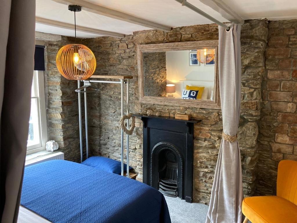 "Prospect House" - Two Private Apartments In This 17Th Century Cottage - Apartment 2 Has A Kids Cabin Bunk Room - Book Both Apartments For One Large House With Connecting Door In Lobby - Public Parking Outside Looe Exteriör bild