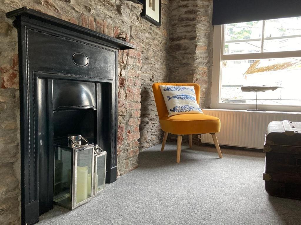 "Prospect House" - Two Private Apartments In This 17Th Century Cottage - Apartment 2 Has A Kids Cabin Bunk Room - Book Both Apartments For One Large House With Connecting Door In Lobby - Public Parking Outside Looe Exteriör bild